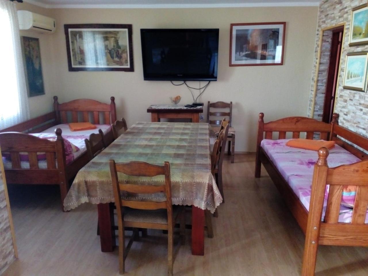 Apartment "Mislav" Gornji Karin Buitenkant foto
